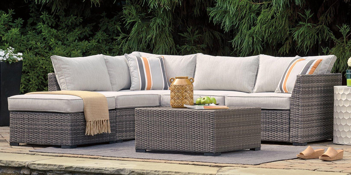 Cherry Point 4-piece Outdoor Sectional Set
